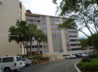 2+1 Condo — 6921 Environ Blvd APT 4P, Fort Lauderdale, 33319