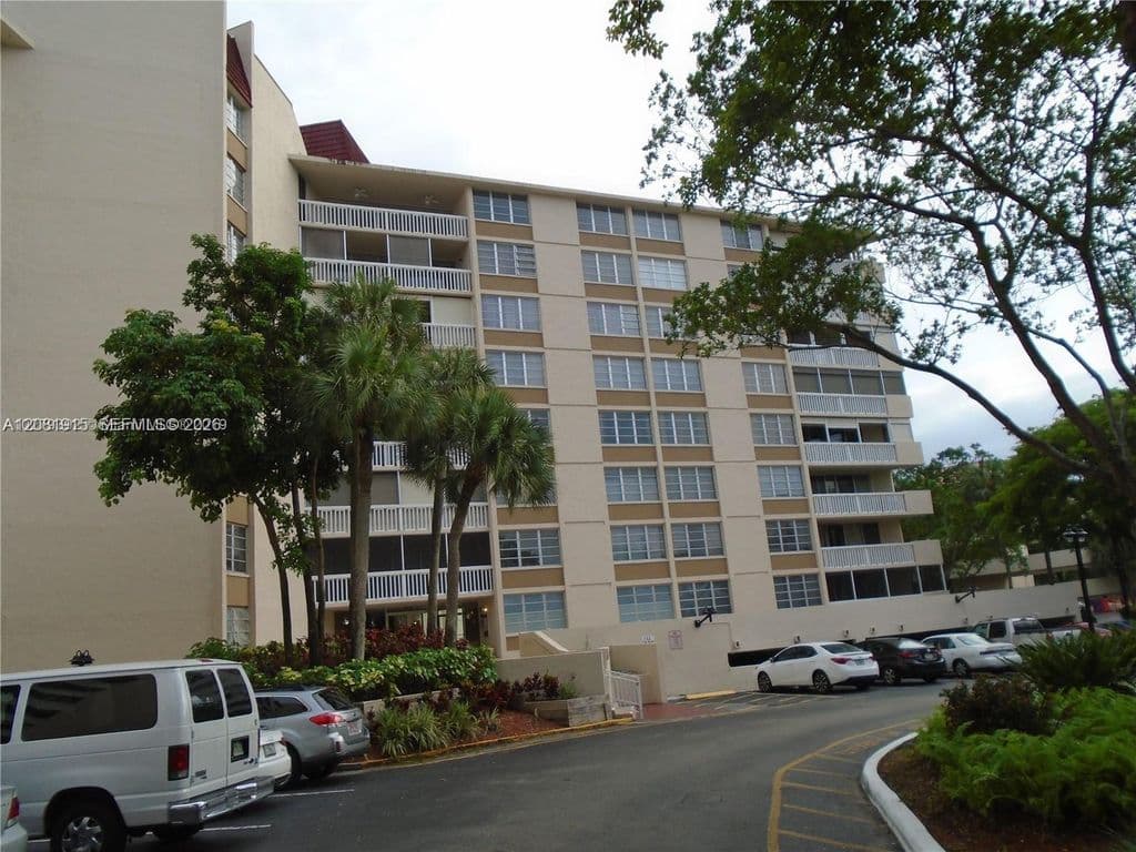 2+1 Condo — 6921 Environ Blvd APT 4P