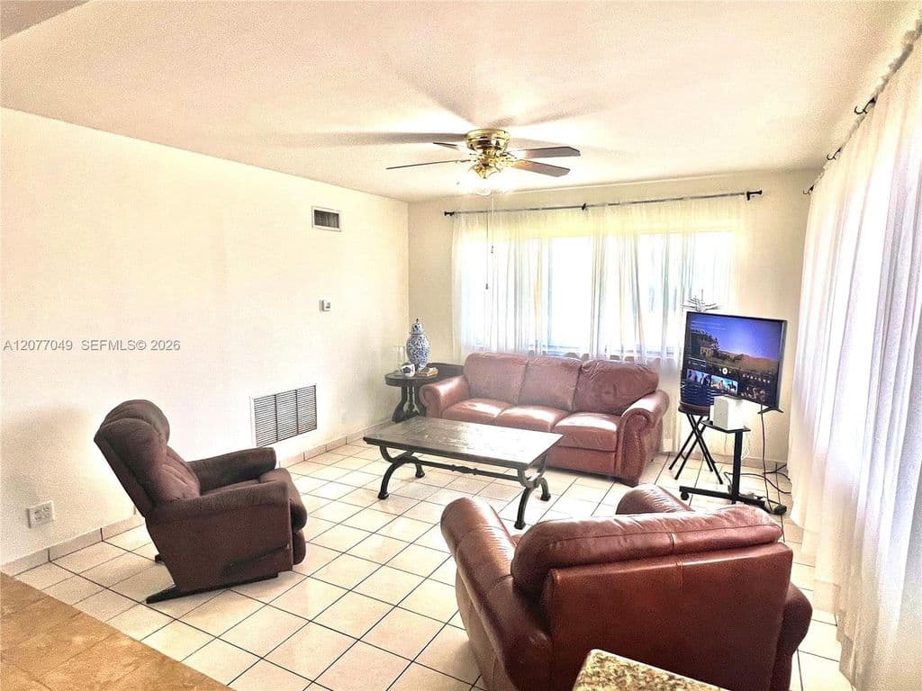 3-bedroom Single-Family Home — 106 N 32nd Ave