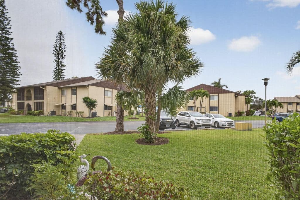 2+1 Condo — 327 Pine Ridge Circle #A-1
