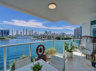 3+1 Condo — 3201 NE 183rd St APT 704, Aventura, 33160