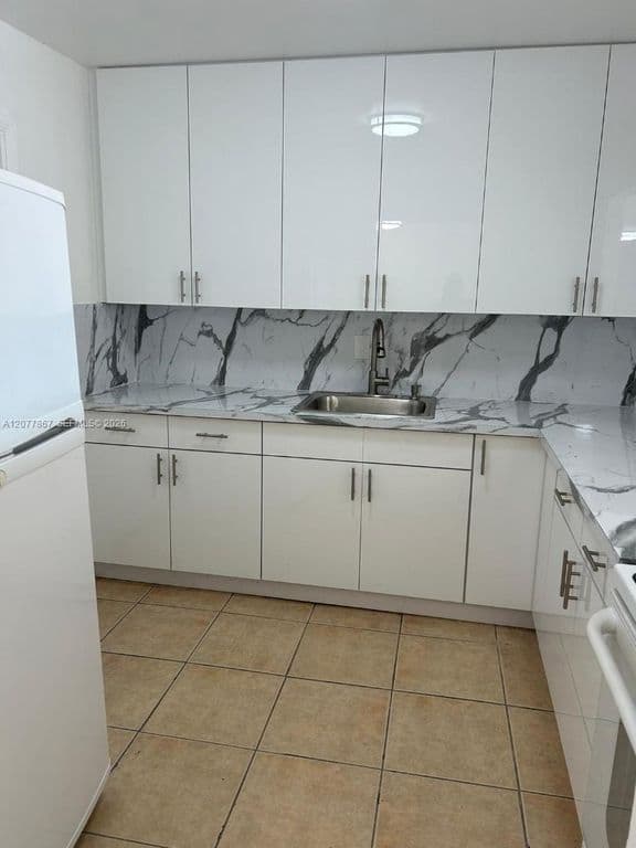 2+1 Condo — 15201 NE 6th Ave APT C302