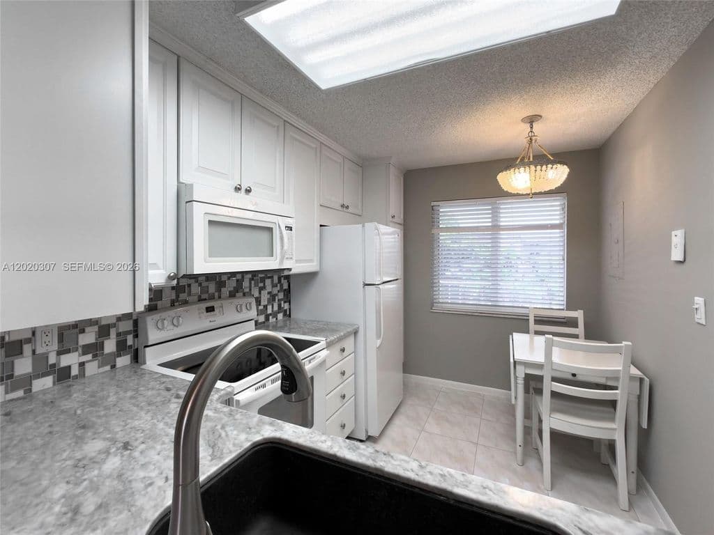 2+1 Condo — 7145 Huntington Ln APT 303