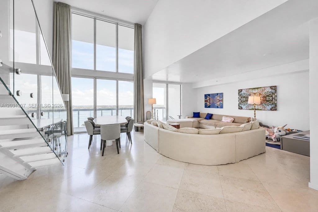 4-bedroom Condo — 7928 East Dr APT 1804