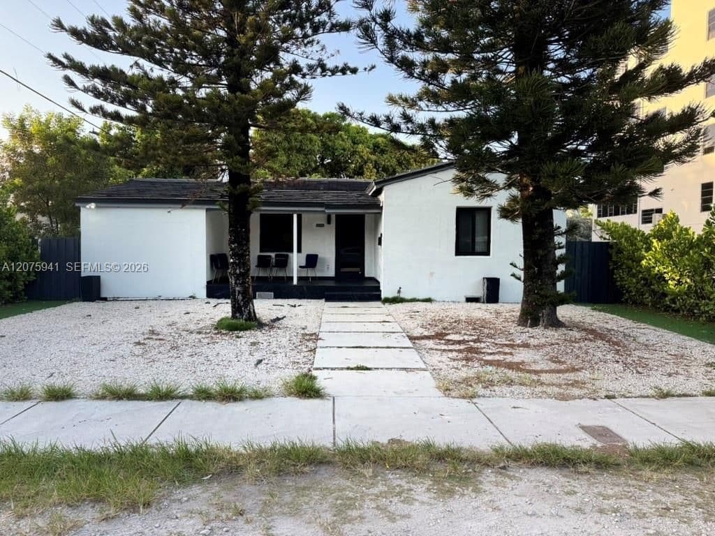 4+1 Müstakil ev — 2723 SW 13th St