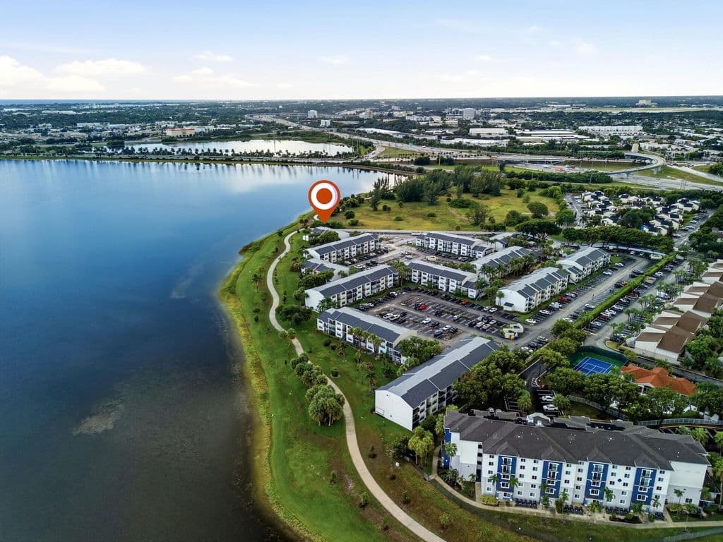 2+1 Condo — 760 EXECUTIVE CENTER Drive #24