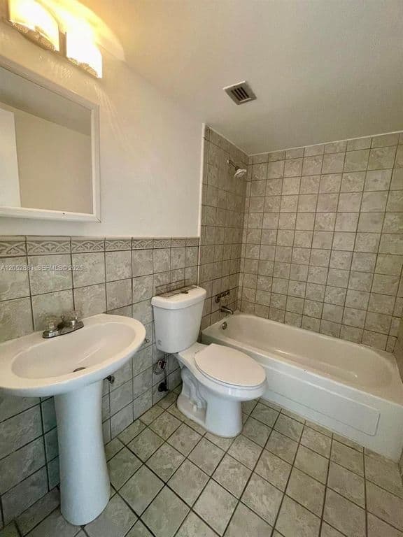 2-bedroom Condo — 13155 Ixora Ct APT 201