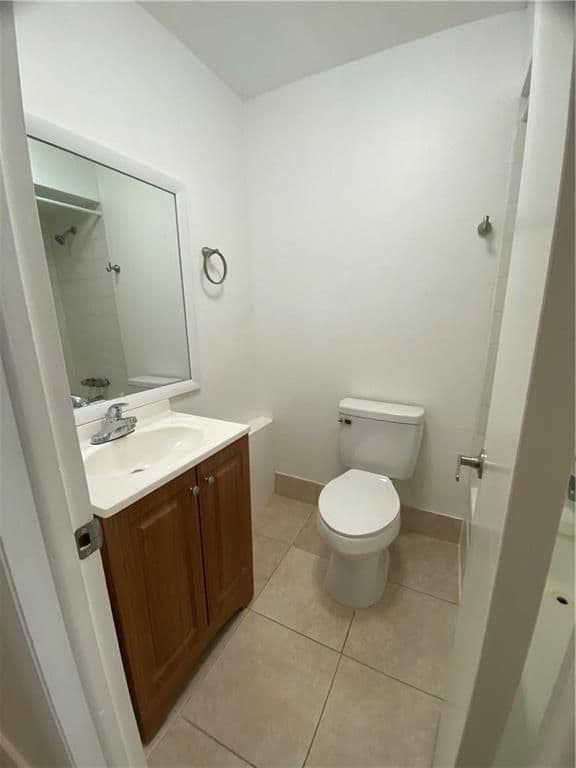 3-bedroom Condo — 191 Wimbledon Lakes Drive
