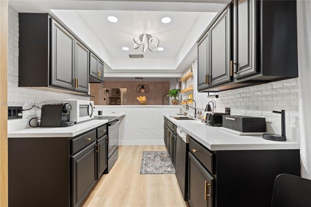3+1 Mülk — 1641 NW 96th Ter