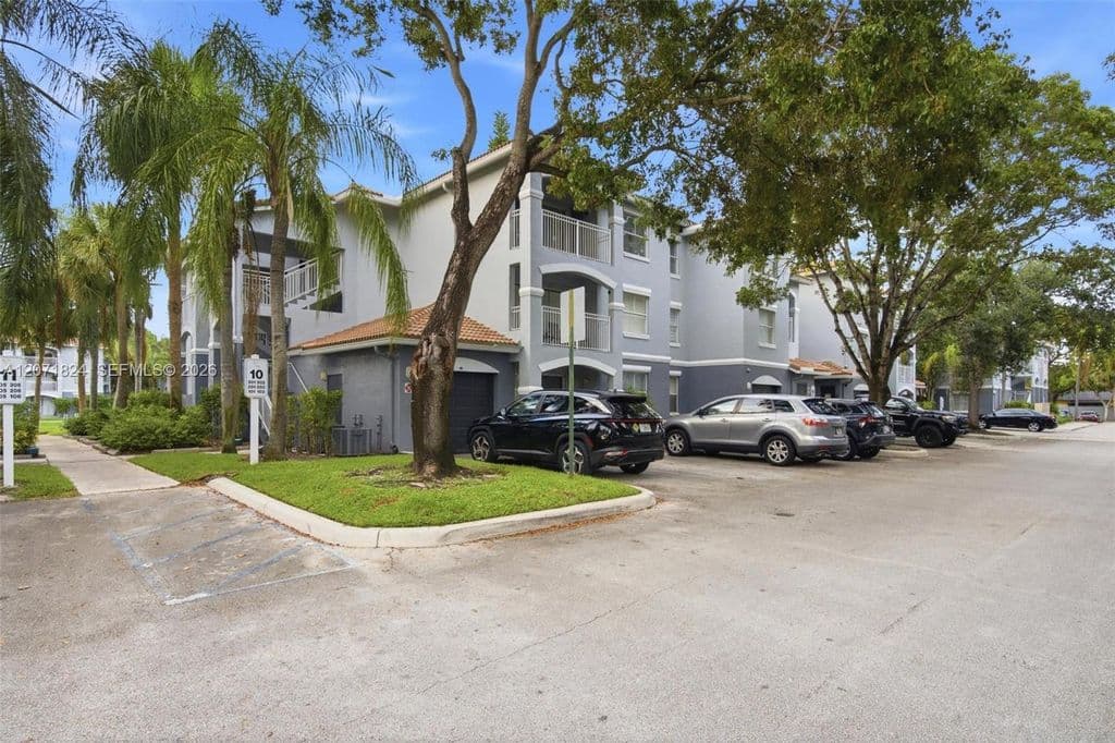 3+1 Condo — 9615 NW 1st Ct APT 302