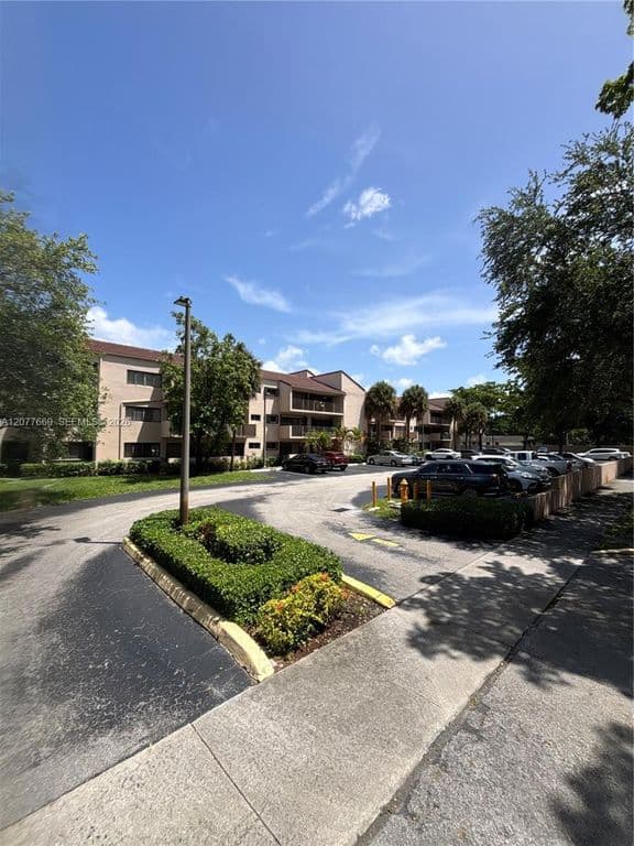 2-bedroom Condo — 6305 Gage Pl APT 309A