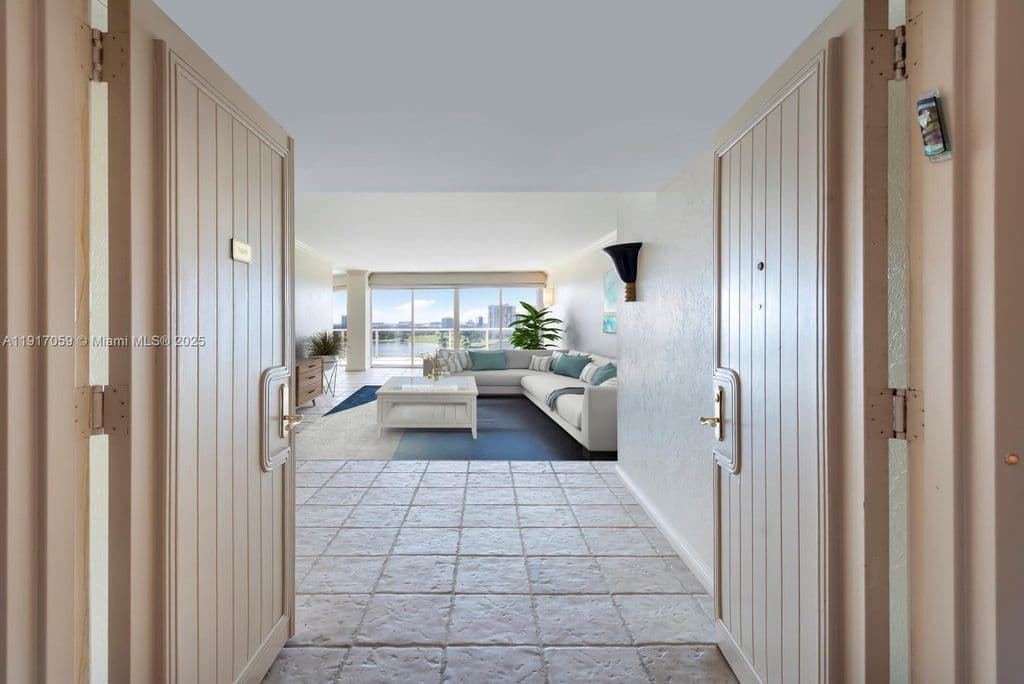 2+1 Condo — 20281 E Country Club Dr APT 1009