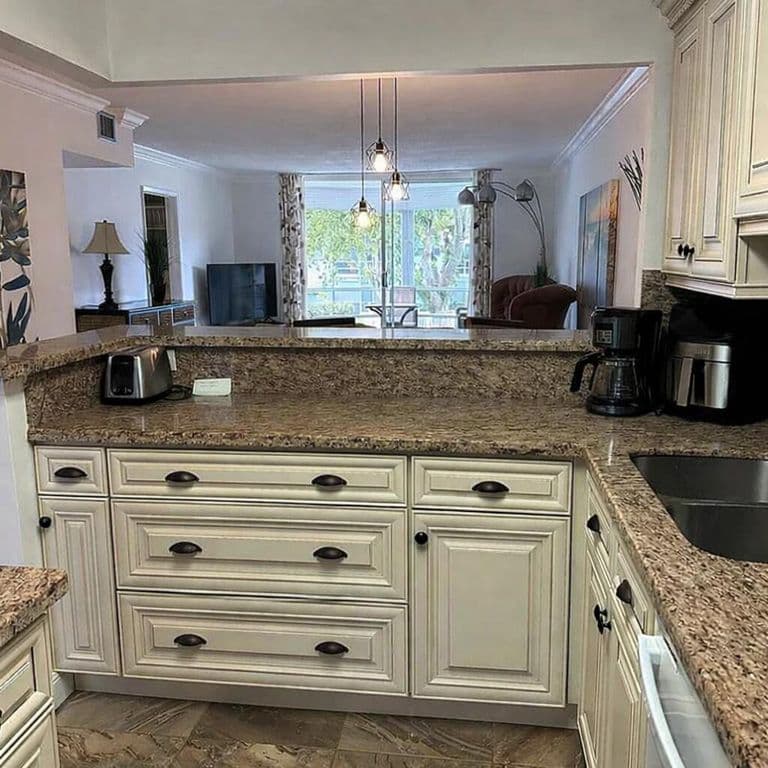 2+1 Condo — 400 SE 10th Street #202