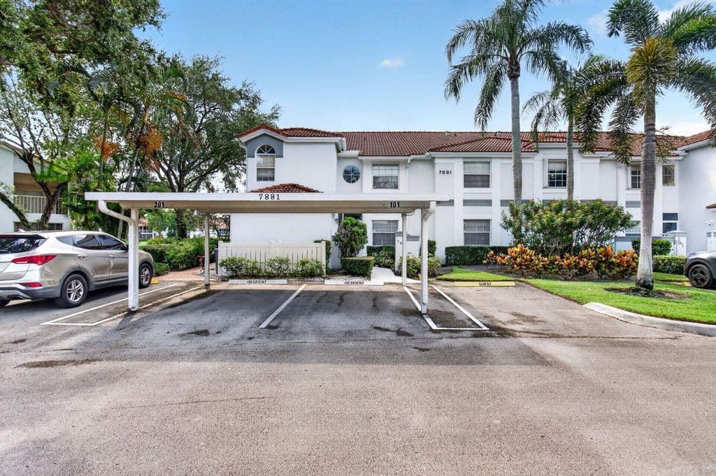 3+1 Condo — 7881 WHISPERING PALMS Drive #101