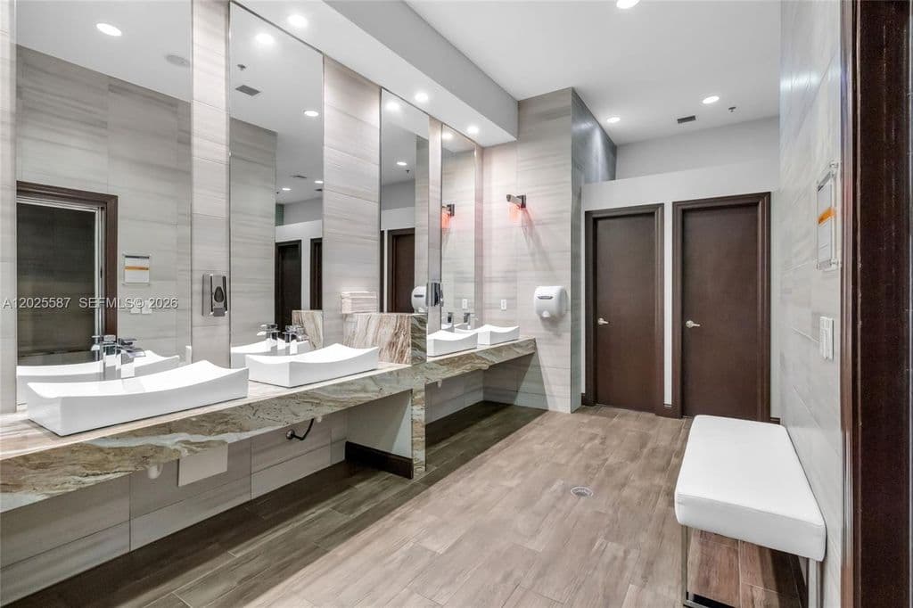 5+1 Müstakil ev — 19508 SW 79th Ct
