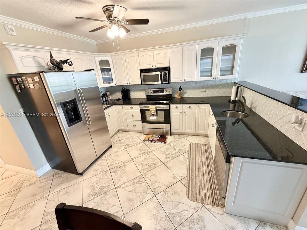 2-bedroom Condo — 1000 SW 12th St APT 201