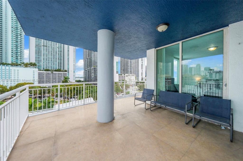 3-bedroom Condo — 275 NE 18th St APT 708
