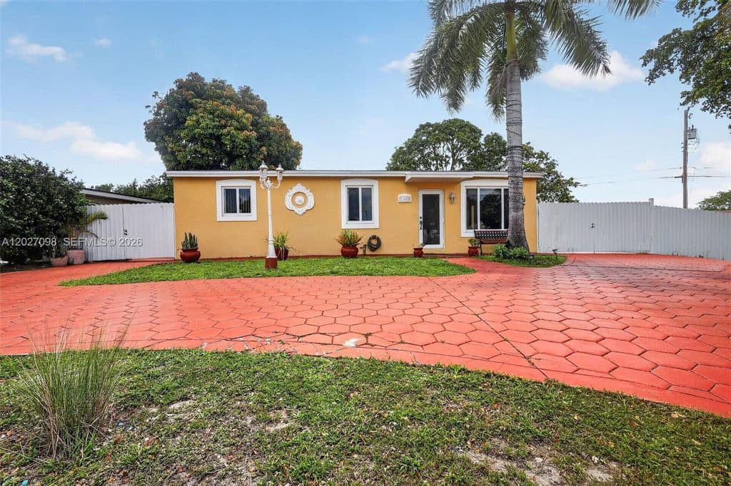 3+1 Müstakil ev — 1440 N 68th Ave