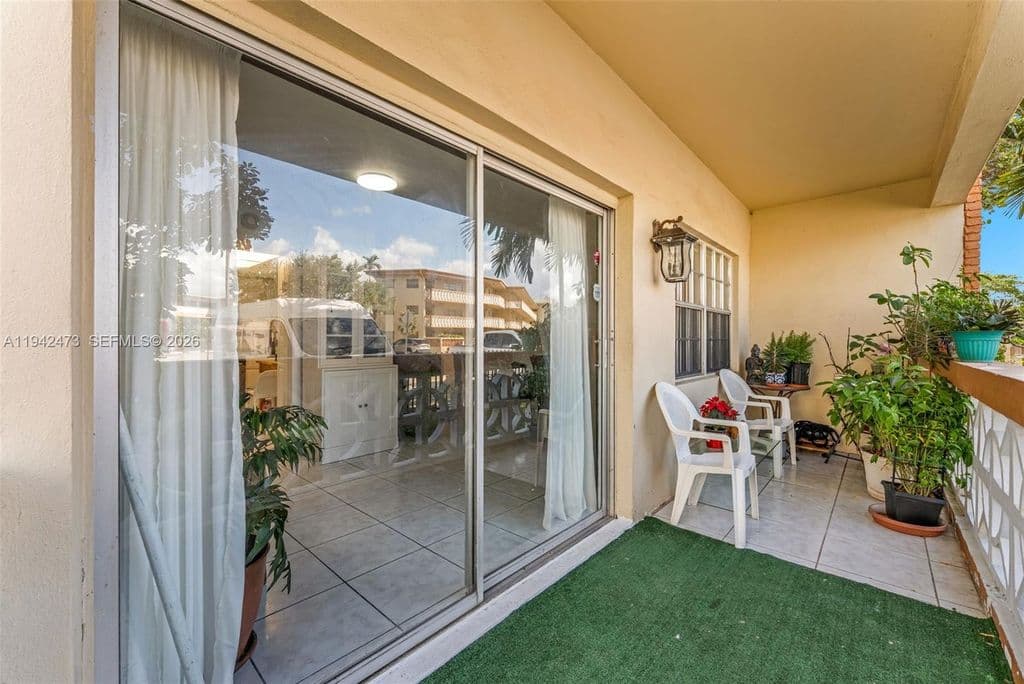 2-bedroom Condo — 11840 NE 19th Dr APT 9