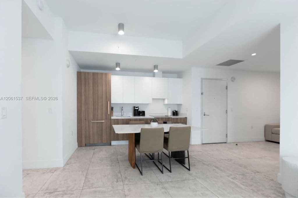 2+1 Condo — 239 SW 9th St #2103