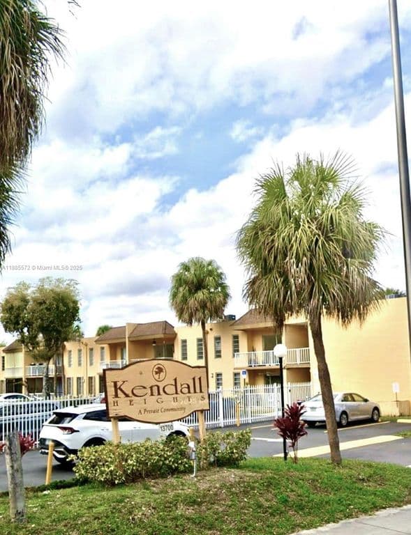 3+1 Condo — 13700 SW 62nd St APT 250