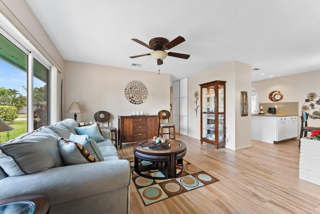 3+1 Müstakil ev — 2625 NW 3rd Avenue