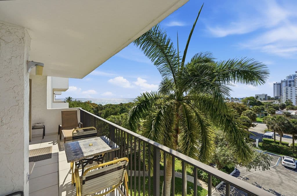 2+1 Condo — 1201 S Ocean Drive #506s