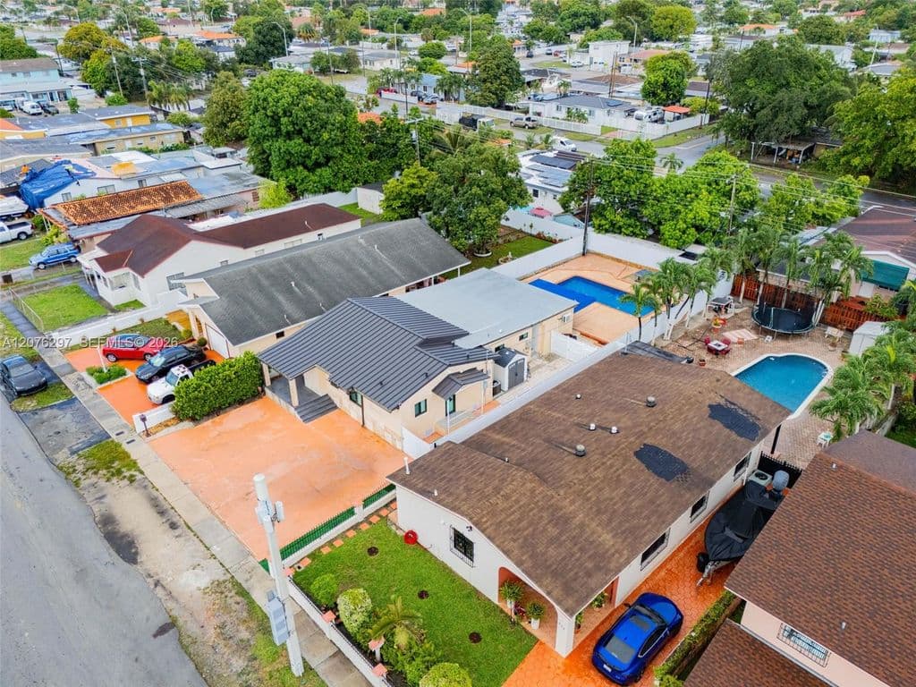 4+1 Müstakil ev — 233 W 39th Pl
