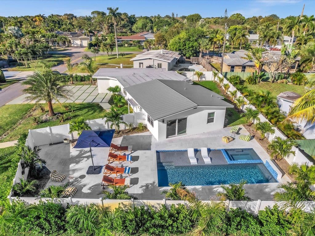 4+1 Müstakil ev — 209 NE 27th Drive