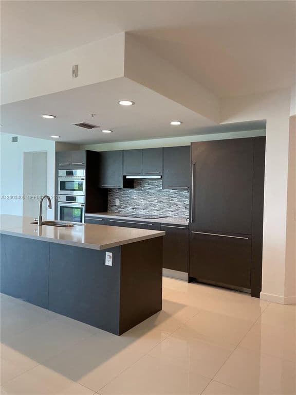 3-bedroom Condo — 7751 NW 107th Ave APT 411
