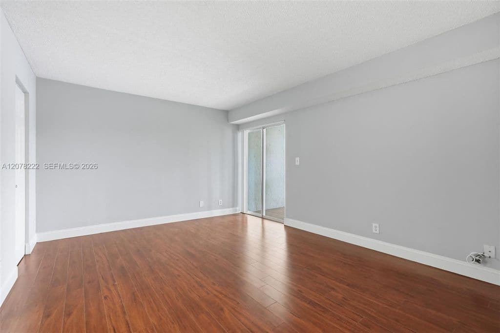 2+1 Condo — 7610 Westwood Dr APT 122