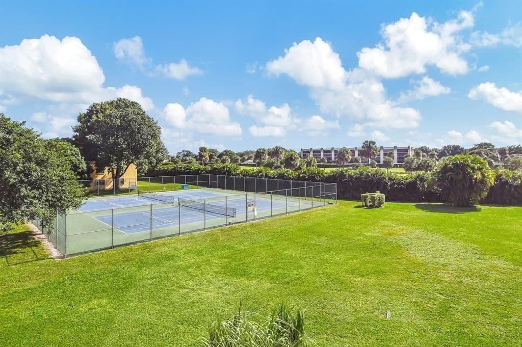 2+1 Condo — 9300 SW 8th Street #422