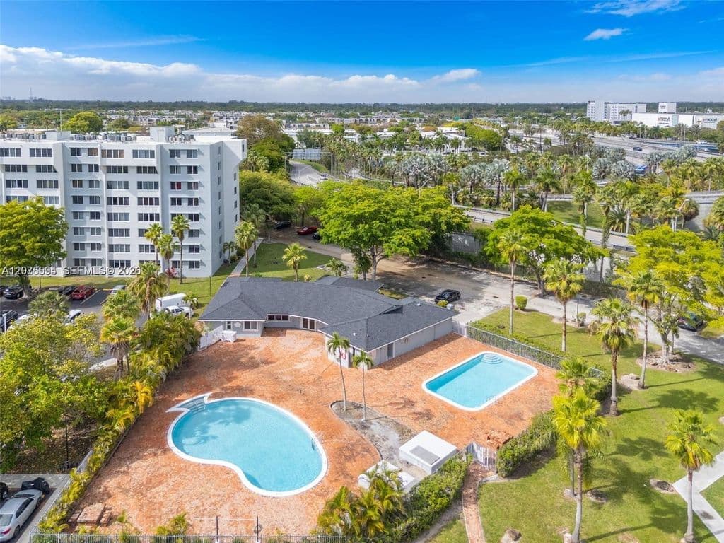 2+1 Condo — 9143 SW 77th Ave APT B710