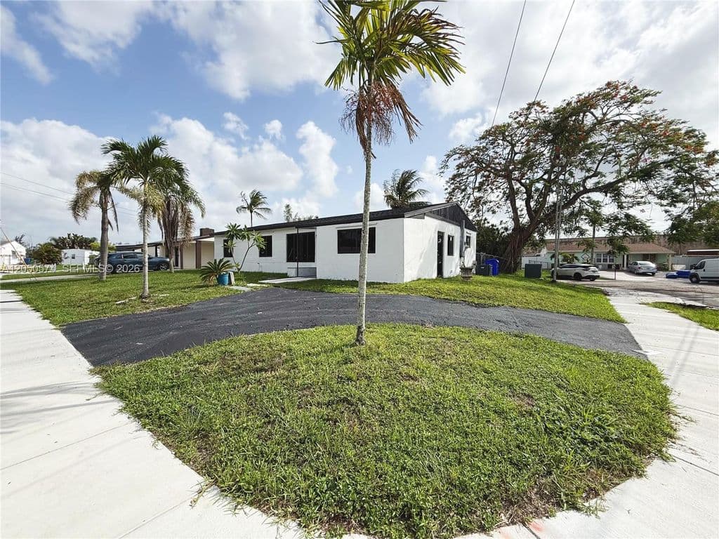 4-bedroom Single-Family Home — 2401 SW 50th Ter