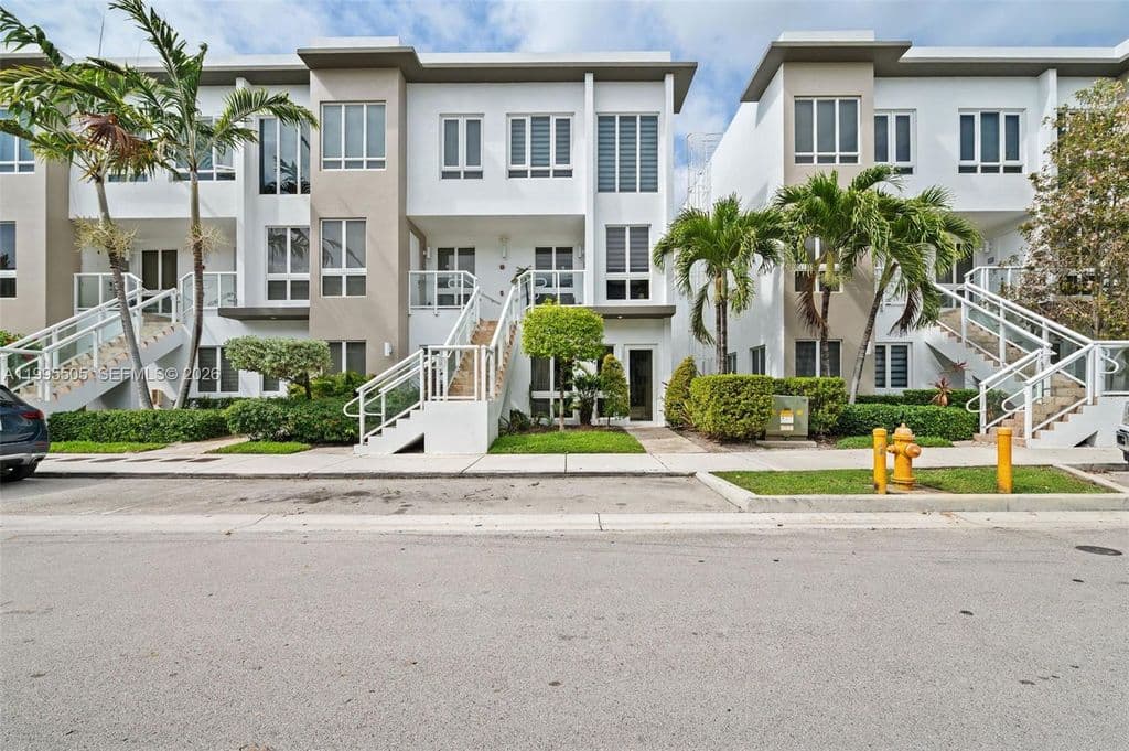 3-bedroom Condo — 10305 NW 63rd Ter APT 105