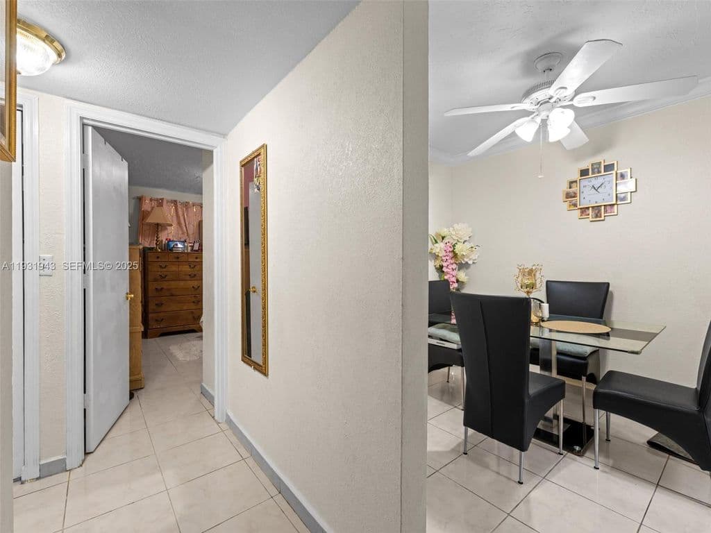 2-bedroom Condo — 1655 W 44th Pl APT 448