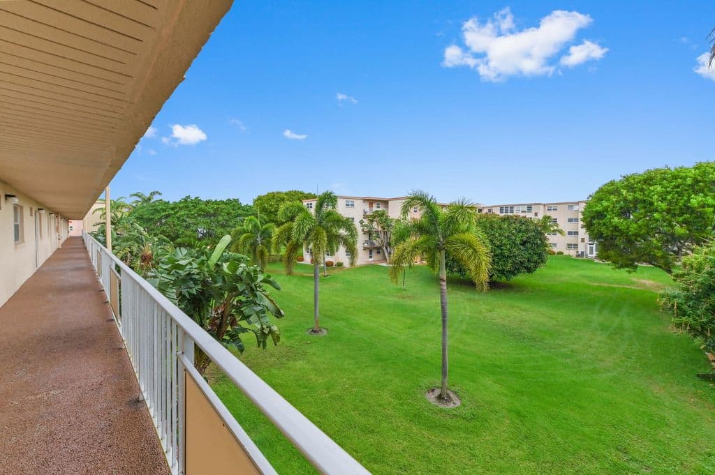 2+1 Condo — 2615 NE 3rd Court #3170