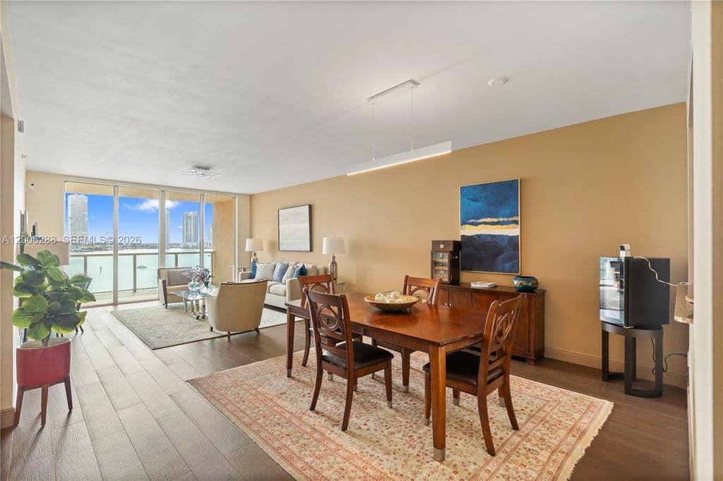 3+1 Condo — 3330 NE 190th St APT 712