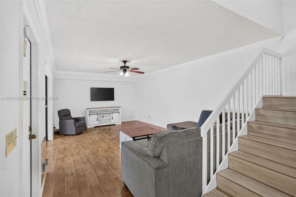 2+1 Mülk — 719 NW 98th Cir