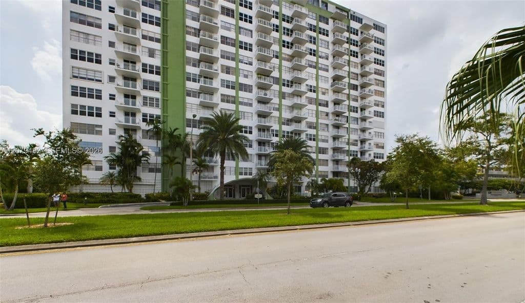 1+1 Condo — 2100 Sans Souci Blvd #A707