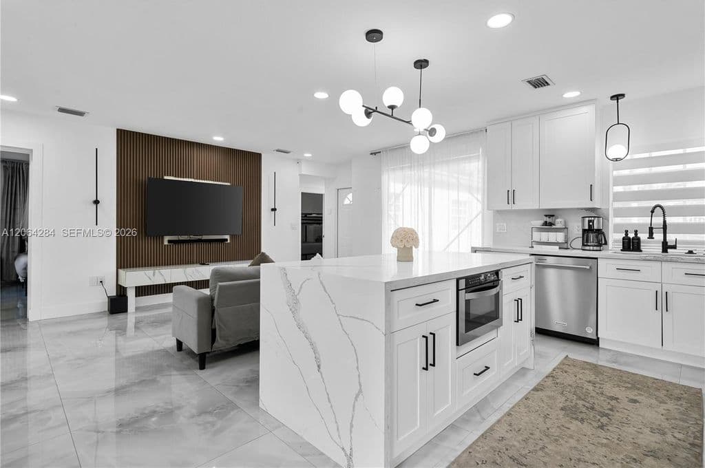3+1 Müstakil ev — 315 NW 106th St