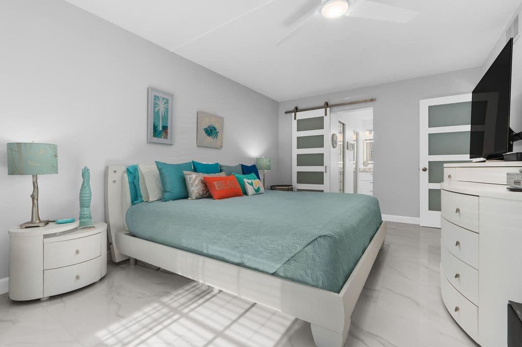 2-bedroom Condo — 130 CYPRESS CLUB Drive #306