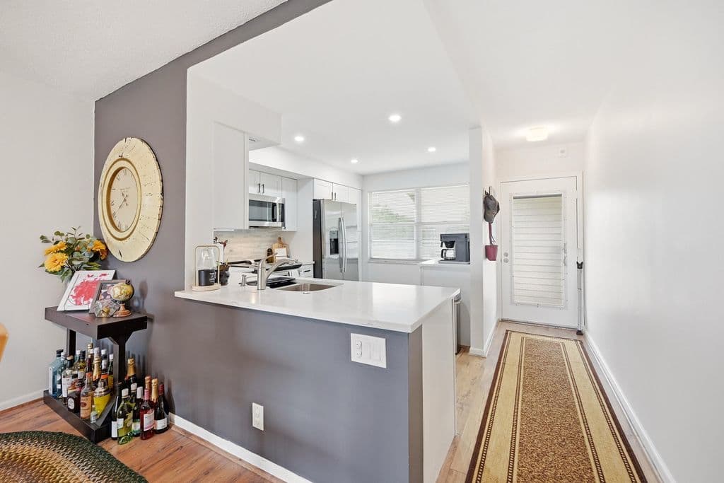 2-bedroom Condo — 2905 Victoria Place #C4