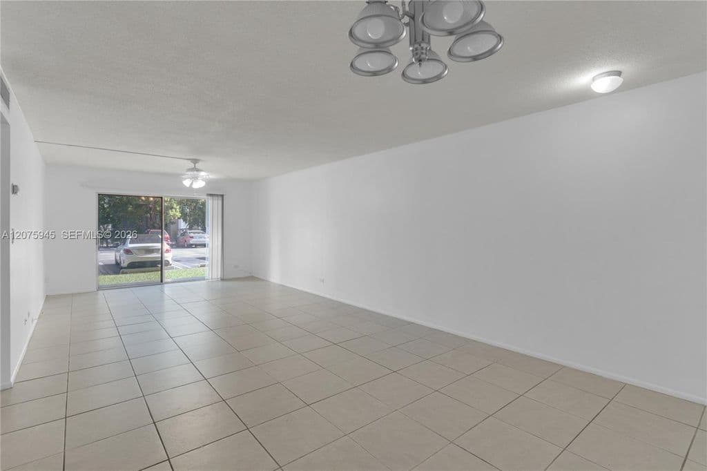 2+1 Condo — 8101 SW 72nd Ave APT 123W