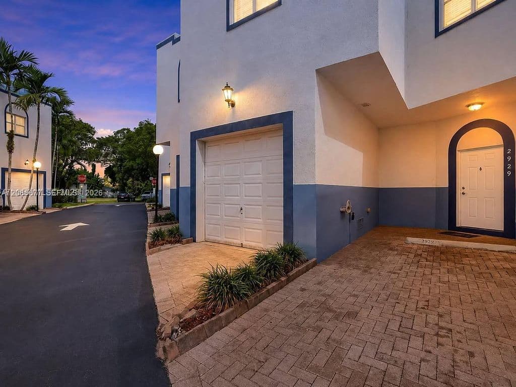 3+1 Mülk — 2929 SW 18th Ter