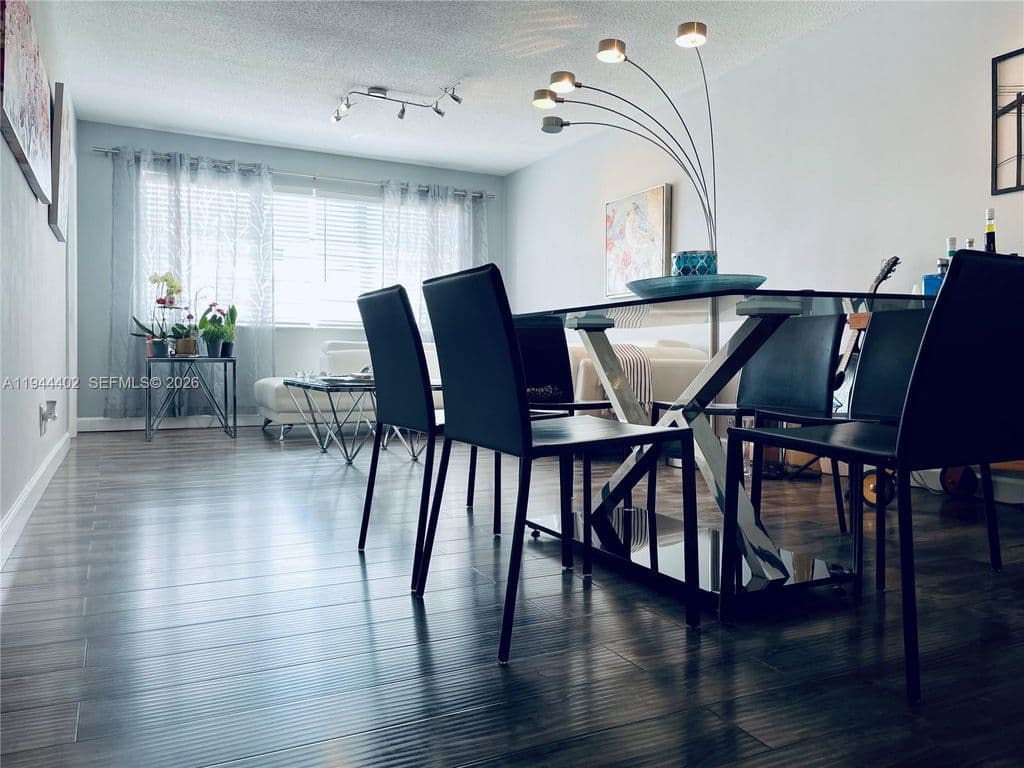 2-bedroom Condo — 2300 Park Ln APT 201