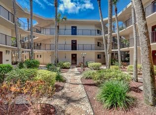 2-bedroom Condo — 5370 Las Verdes Circle #324, Delray Beach, 33484