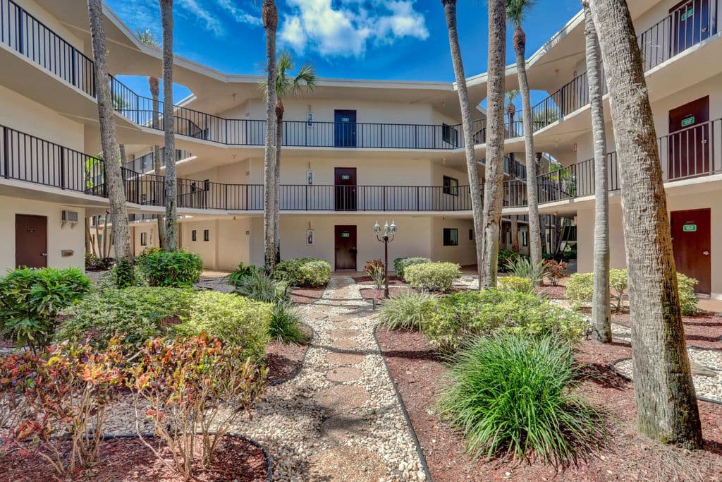 2-bedroom Condo — 5370 Las Verdes Circle #324