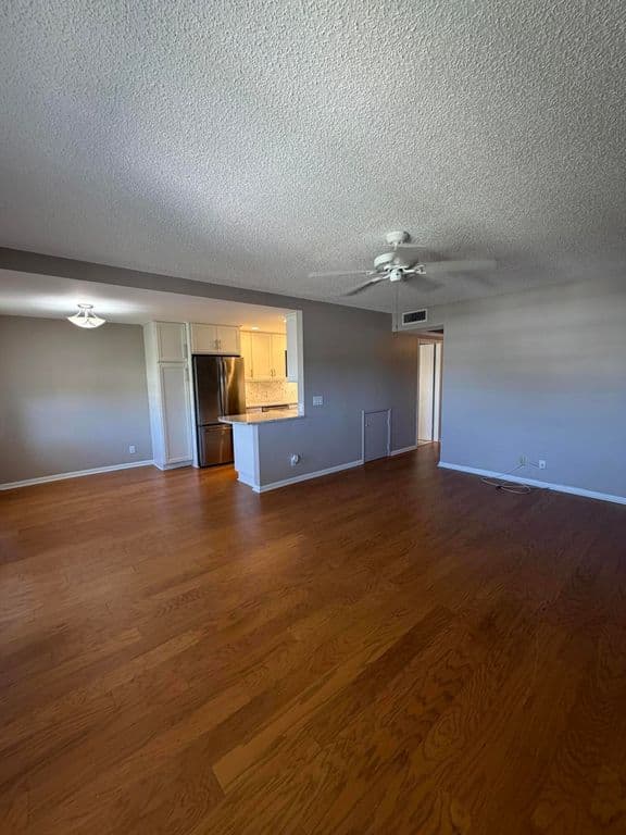 2+1 Condo — 166 Dorset D