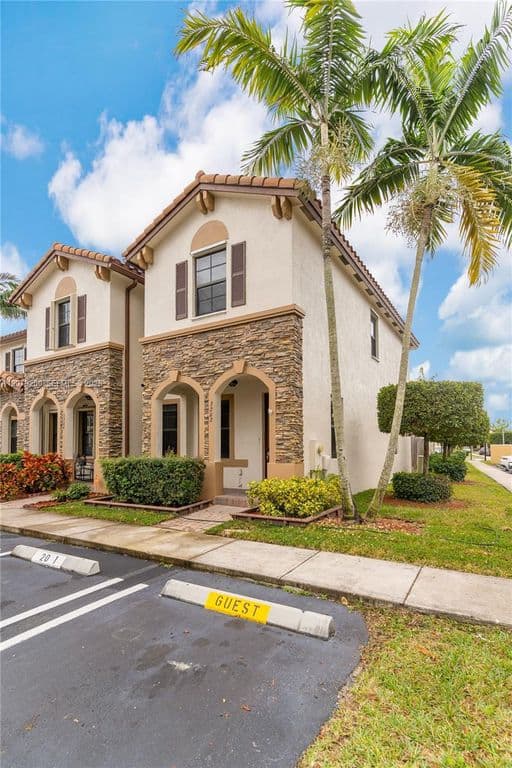 3-bedroom Property — 3202 SE 6th St
